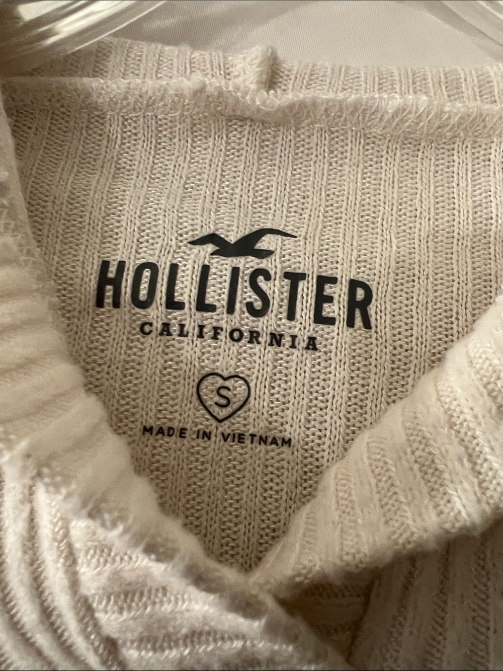 Hollister Cream Ribbed Cropped Hoodie with Navy Logo - Picture 2 of 3